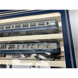 Hornby '00' gauge - LNER green 4-6-2 locomotive 'Flying Scotsman' No.4472 with tender and additional water tender in blue/grey; unboxed; together with The Flying Scotsman Limited Presentation Edition pack of three BR Mk.2A open and brake coaches; boxed