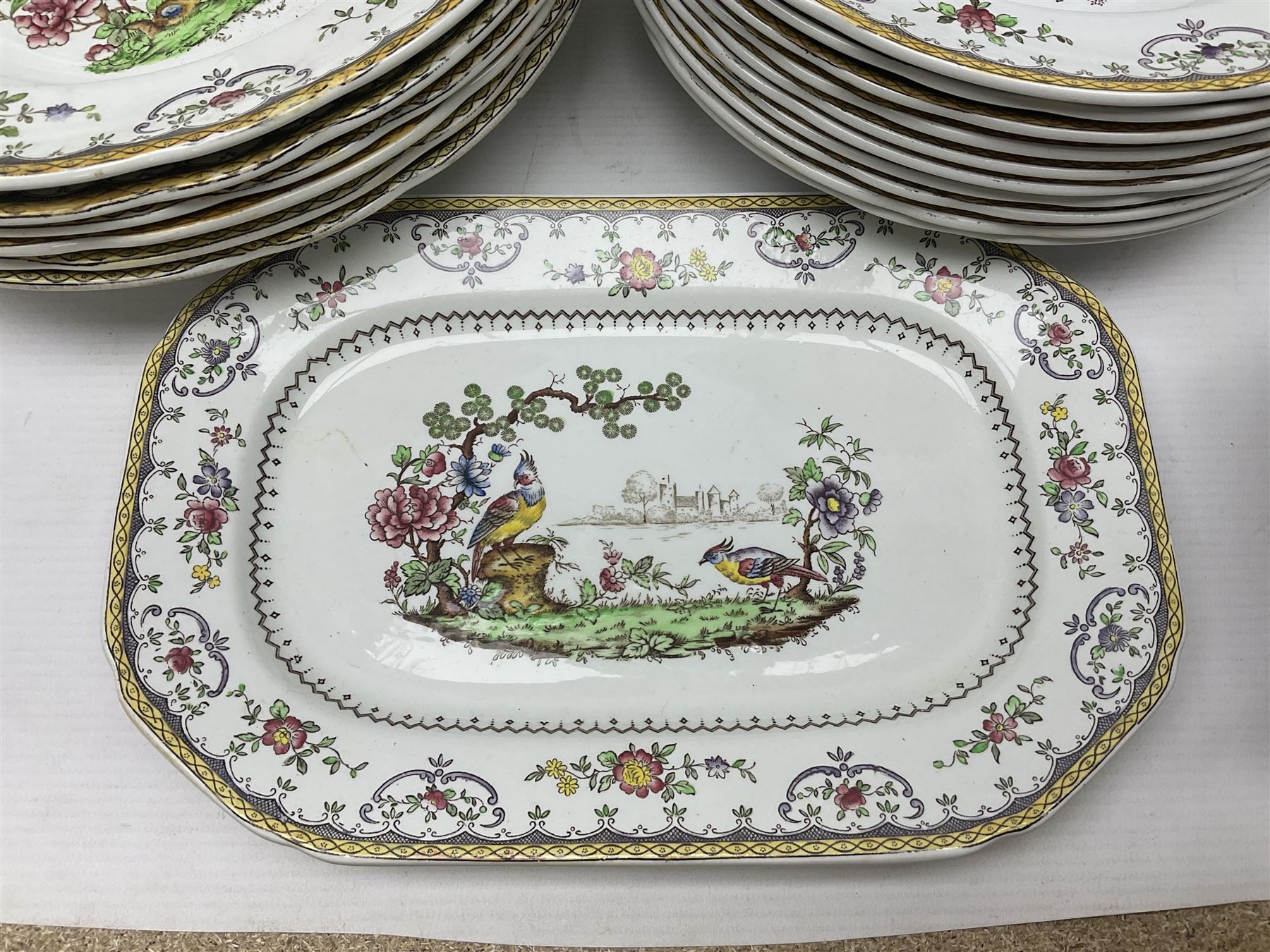Copeland Spode Chelsea pattern part dinner service, to include seventeen dinner plates, eight side plates, Fifteen soup bowls in two sizes, meat platter etc (53)