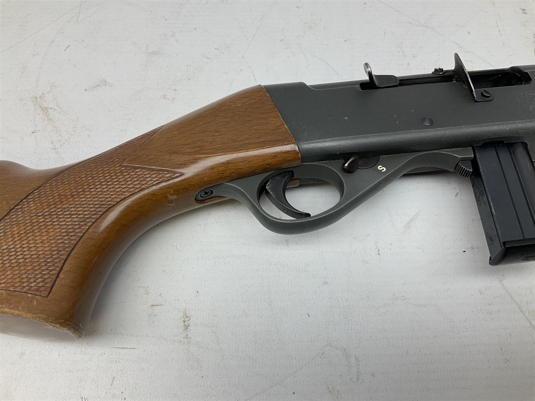 Anschutz Model 525 semi-automatic .22 rim-fire rifle, the 61cm barrel threaded for sound moderator, serial no.139278, L110cm FIREARMS CERTIFICATE REQUIRED OR RFD
