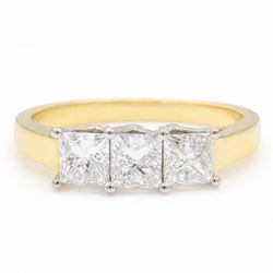 18ct gold diamond ring, set with three princess cut diamonds, hallmarked, total diamond we...