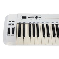 Samson Carbon 49 keyboard