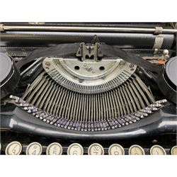 Underwood Standard Four Bank Keyboard typewriter in leather case