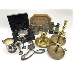 Metalware including brass chamber sticks, pewter tankard, Askvoll Grug Norwegian pewter lidded twin handled pot, small brass tray and other similar items, in one box 