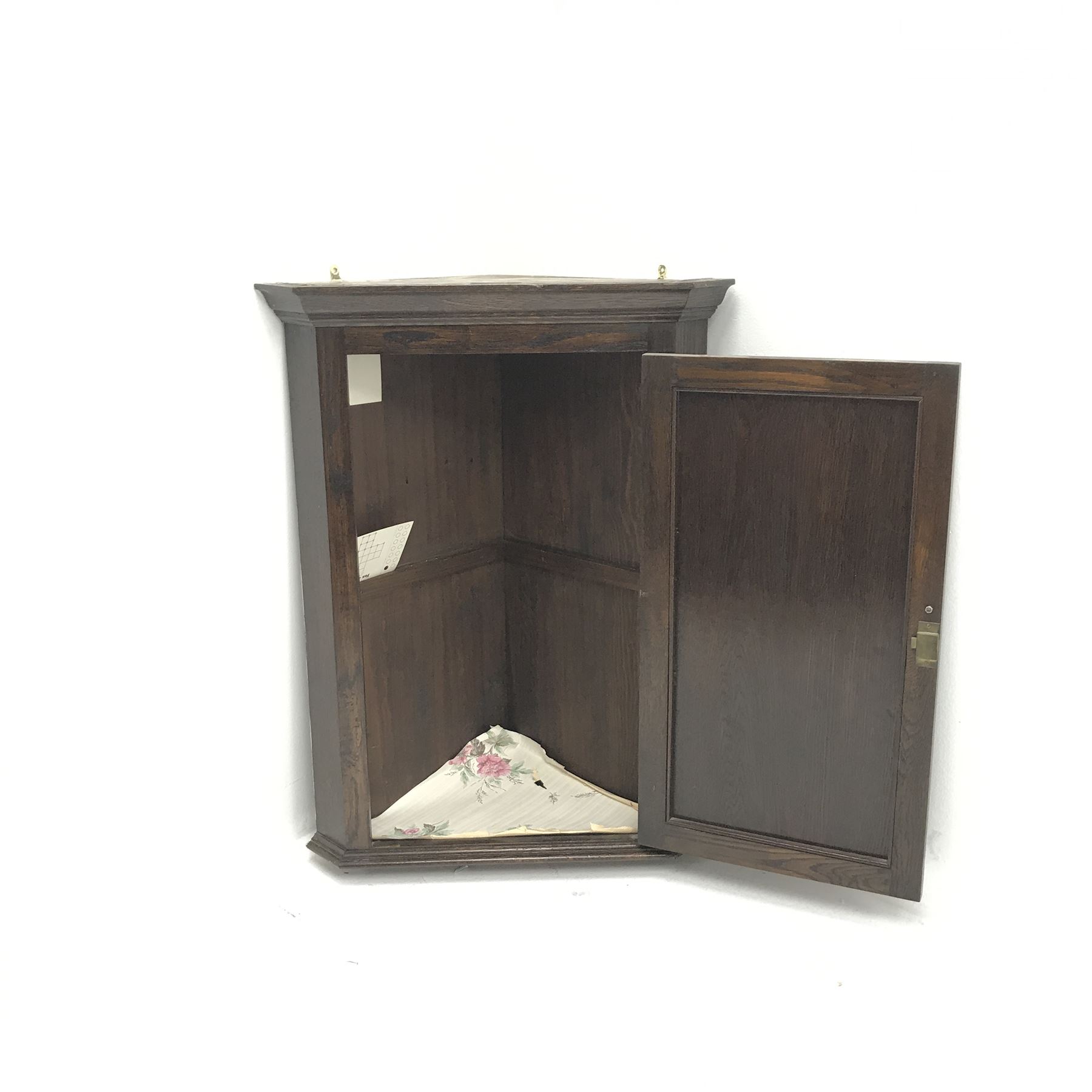 19th century oak pan corner cupboard, projecting cornice, single doors
