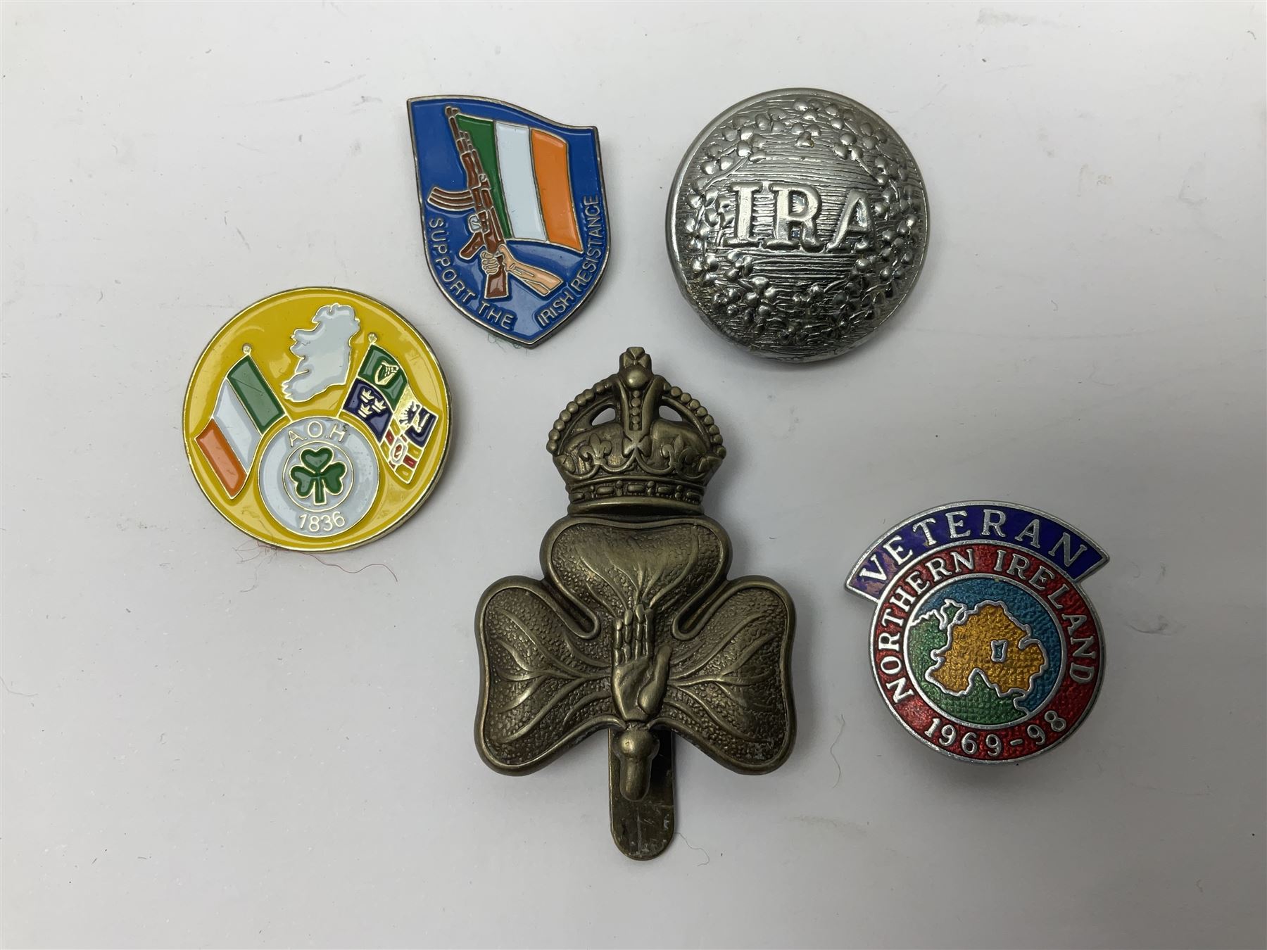 Small collection of Irish related medals, cap badges, buttons, political pin badges etc