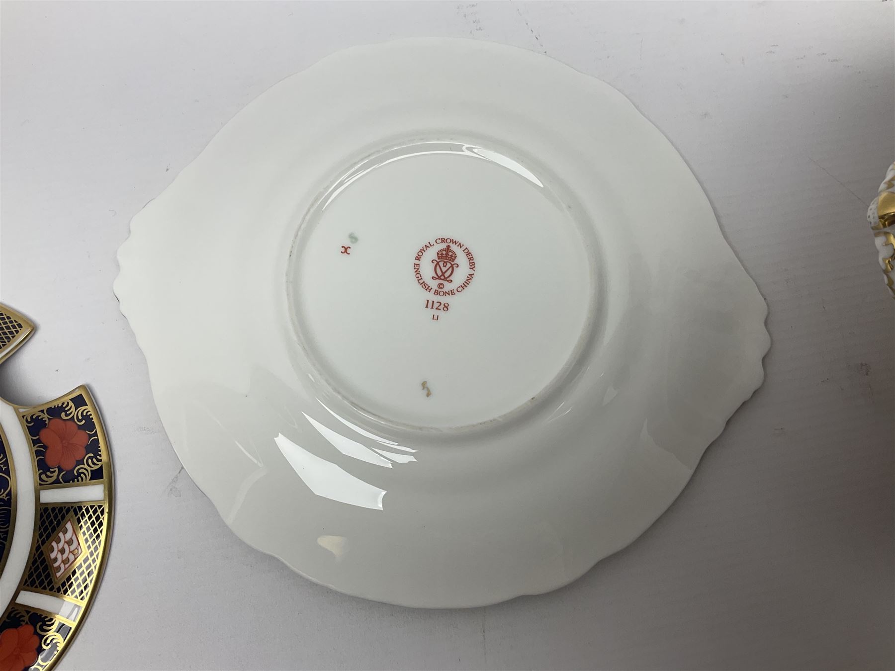 Royal Crown Derby 1128 Imari twin handled sauce tureen and stand, with printed mark beneath, H16cm, D18cm