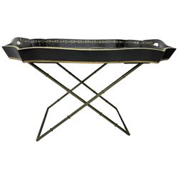 19th century design Chinoiserie style lacquered tray, painted with traditional scenes with figures and pagodas with gilt detail, on a folding simulated bamboo metal stand