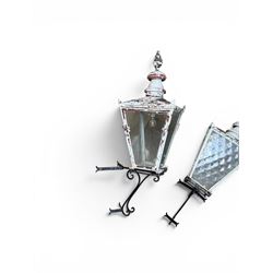 Foster & Pullen (Bradford est. 1896) - Good pair of late 19th century copper coach house or street lamps, painted in rustic white finish, with iron corner brackets, one with clear glass, the other with ring mottled glass, both converted to electricity, height with bracket 150cm