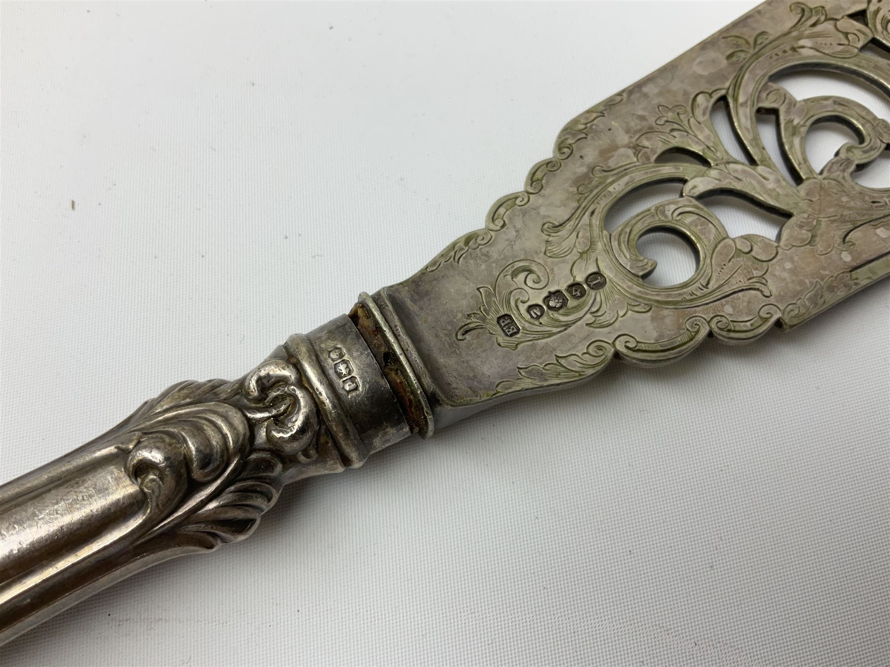 Set of six silver handled butter knives, in case, pair of silver handled fish servers, two silver handled shoe horns, and two silver handled button hooks, all hallmarked or stamped Sterling