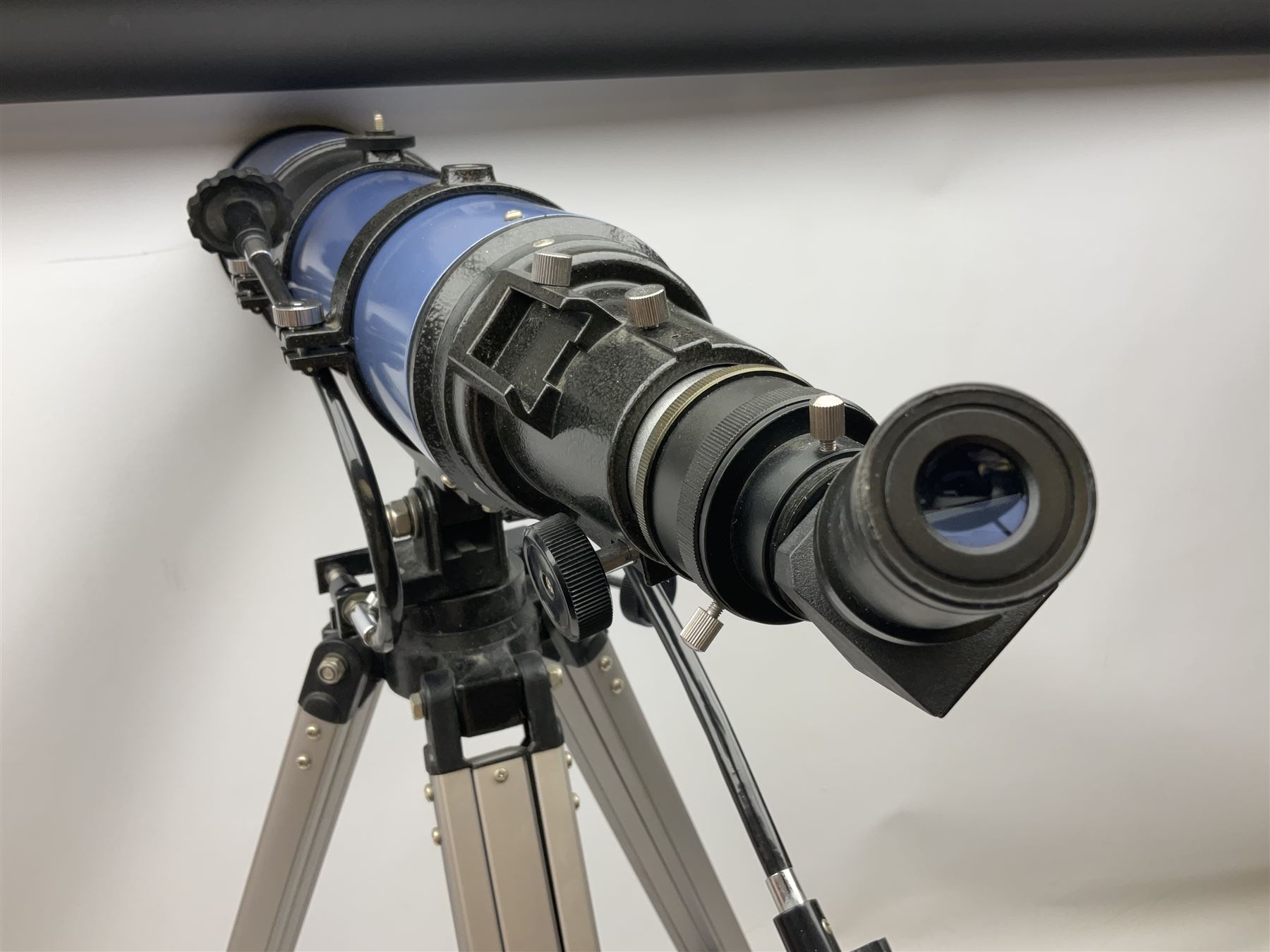 Skywatcher Reflector telescope, with tripod and instruction manual