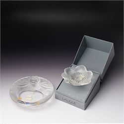 Lalique Lions Head glass ashtray and an 'Anemone' flower, both marked Lalique, France and boxed (2)