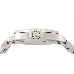 Tag Heuer Aquaracer 300 meters gentleman's stainless steel quartz wristwatch, Ref. WAF112, silvered dial with dagger hour markers and date aperture, on original stainless steel bracelet , with fold-over clasp, boxed with additional links and guarantee card dated 2007