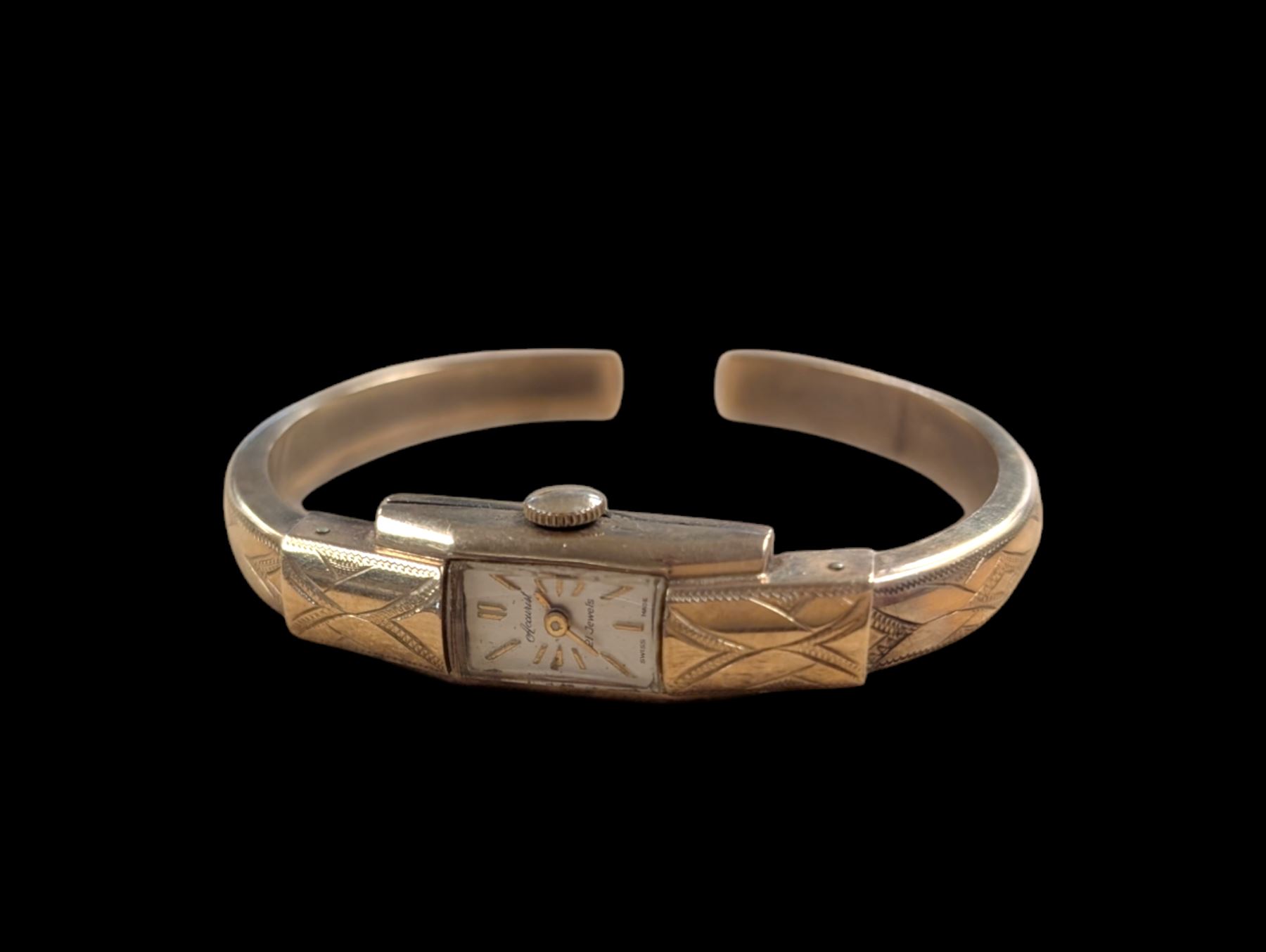 9ct gold ladies Accurist bracelet wristwatch, stamped 9c 375