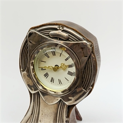 An early 20th century silver mounted oak Art Nouveau clock, hallmarked Charles S Green & Co Ltd, Birmingham 1911, H19.5cm. 