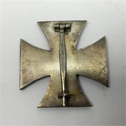 WWI style unmarked Imperial German Iron Cross 1st Class with pin back