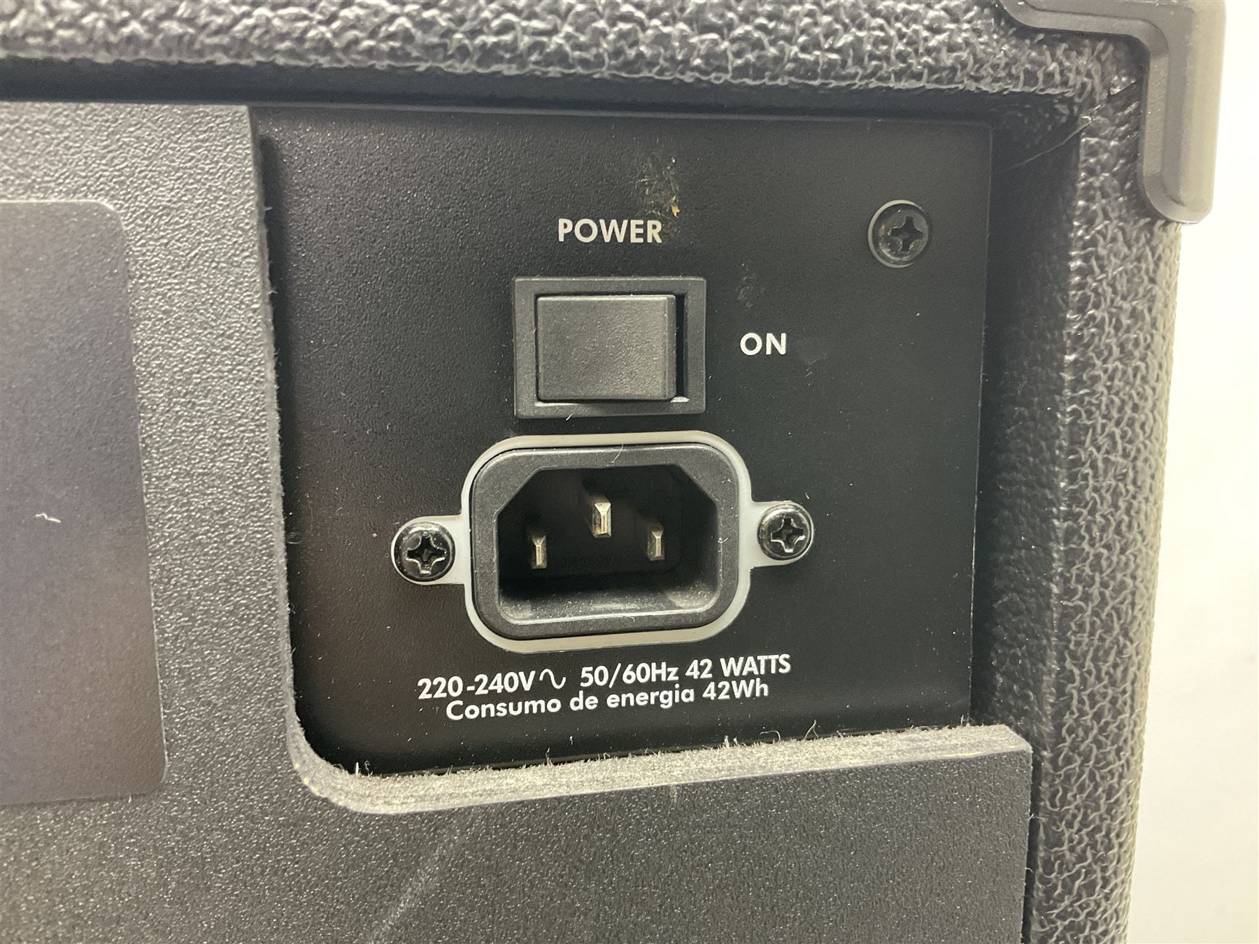 Peavey VYPYR VIP-3 guitar amplifier serial no.0DBDM070095 L51cm; with Peavey Sanpera 1 pedal board serial no.0DBDM160027 and cables (2)