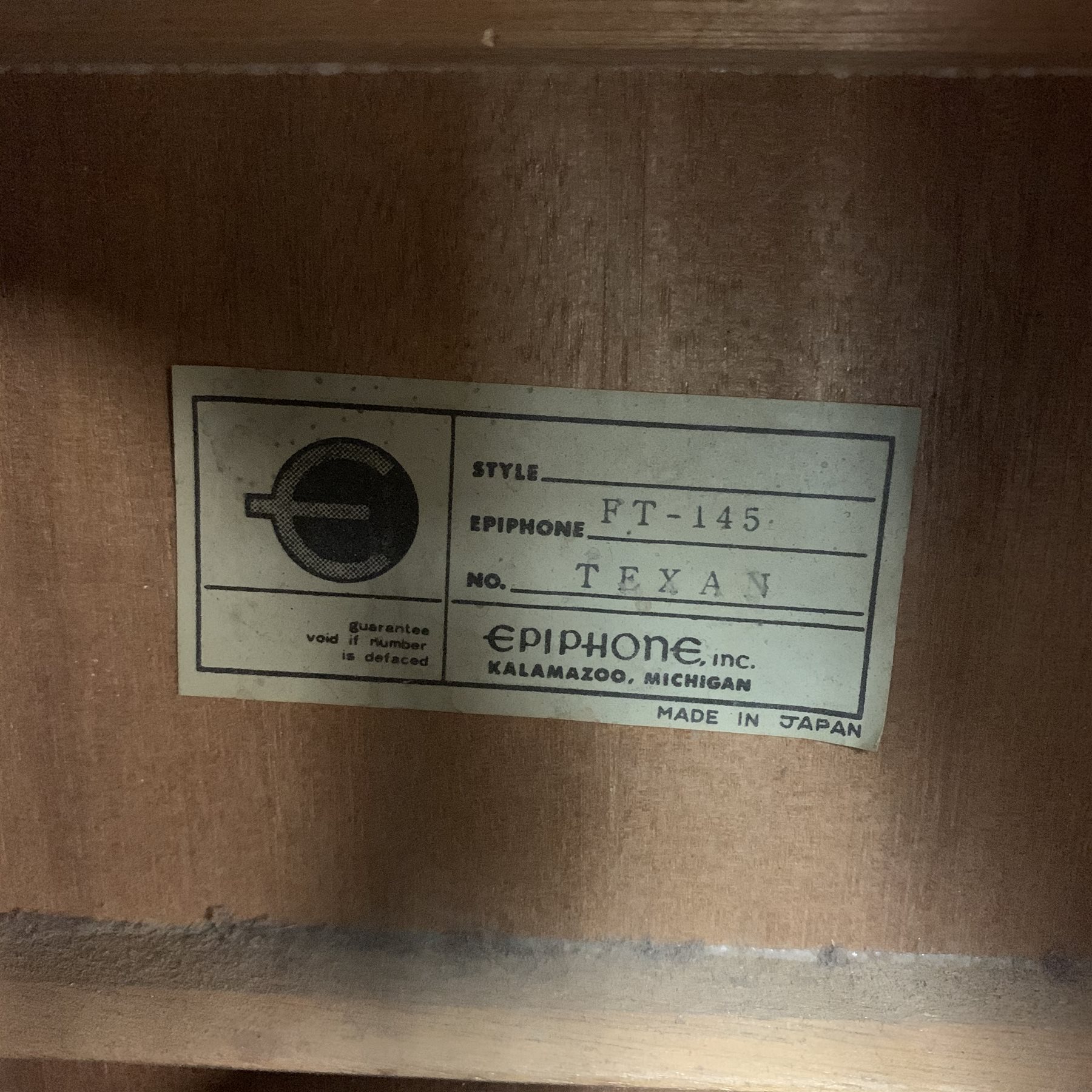  Epiphone FT-145 Texan acoustic guitar L105cm in TGI hard carrying case  