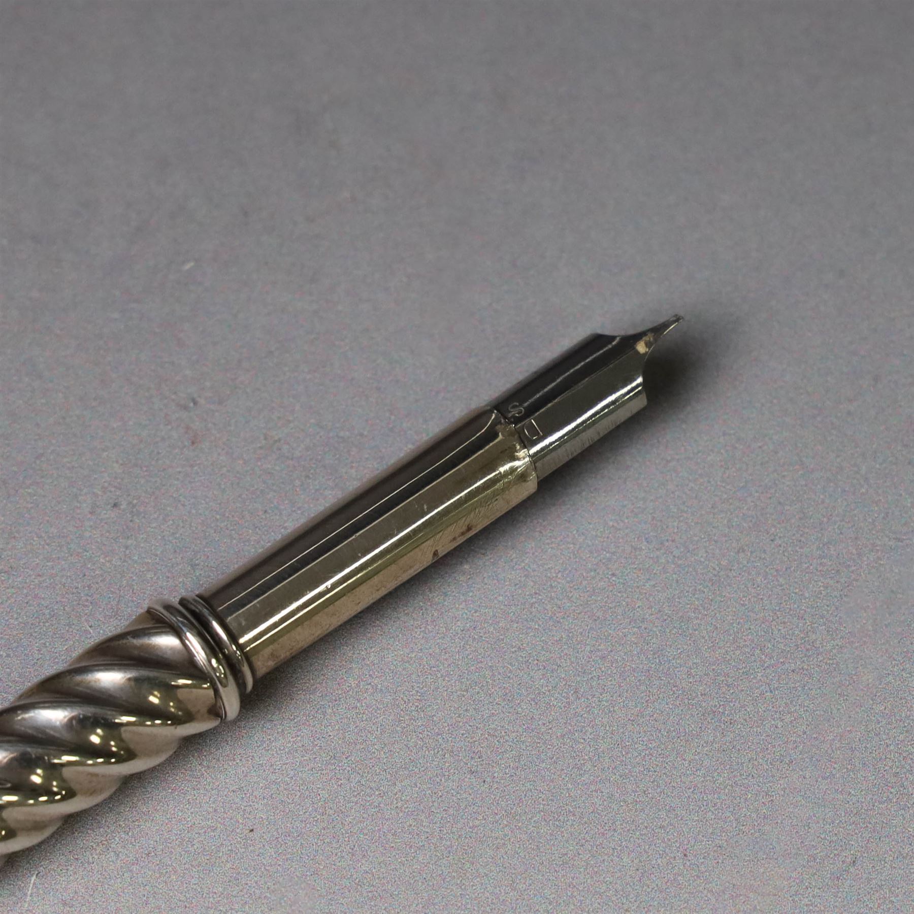 Victorian silver dip pen, with wrythen barrel, hallmarked William Neale, Birmingham 1892, L16cm
