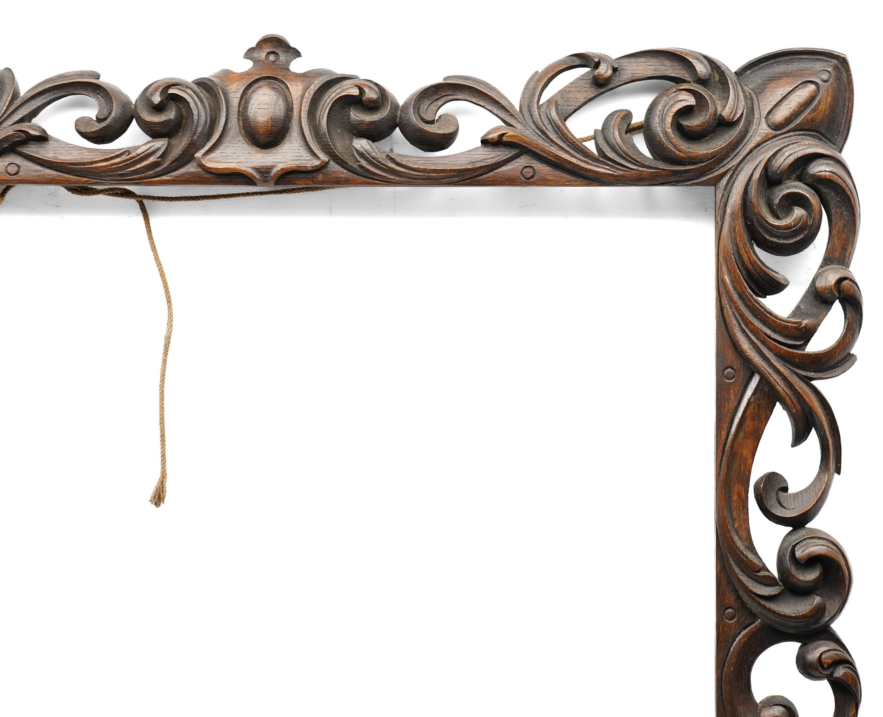 FRAMES - Victorian carved oak frame, featuring Acanthus leaves aperture 72.5cm x 54.5cm, overall 92cm x 72cm