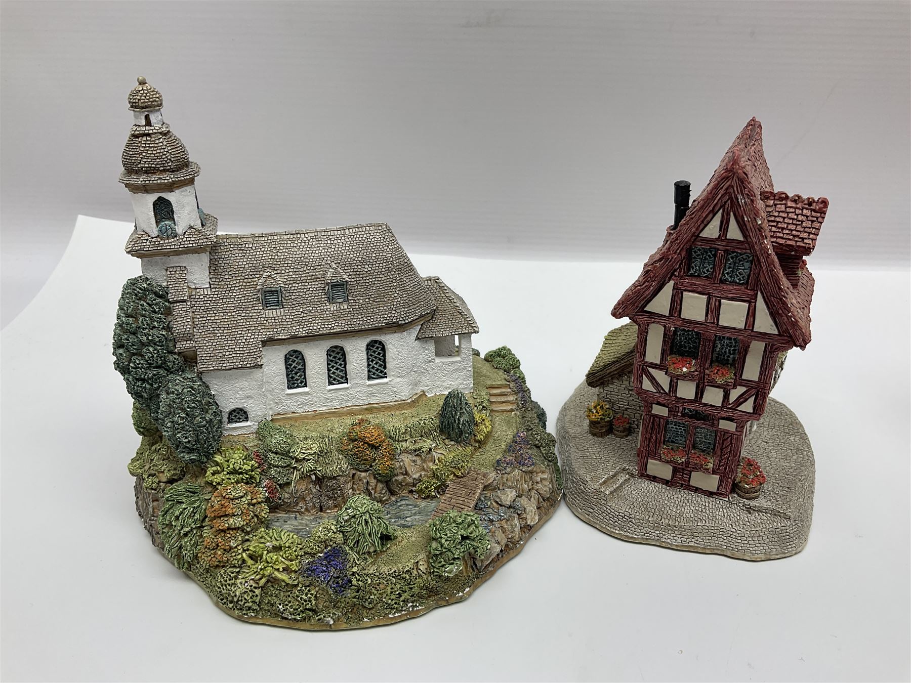 Sixteen Lilliput Lane models from the European collections, to include Dutch Collection; Aan de Amstel, Wipmolen, French Collection; Cabane De Guardian La, Porte Sachoenenberg La, German Collection Alte Schmiede, Das Rathaus, etc some with original boxes and deeds 