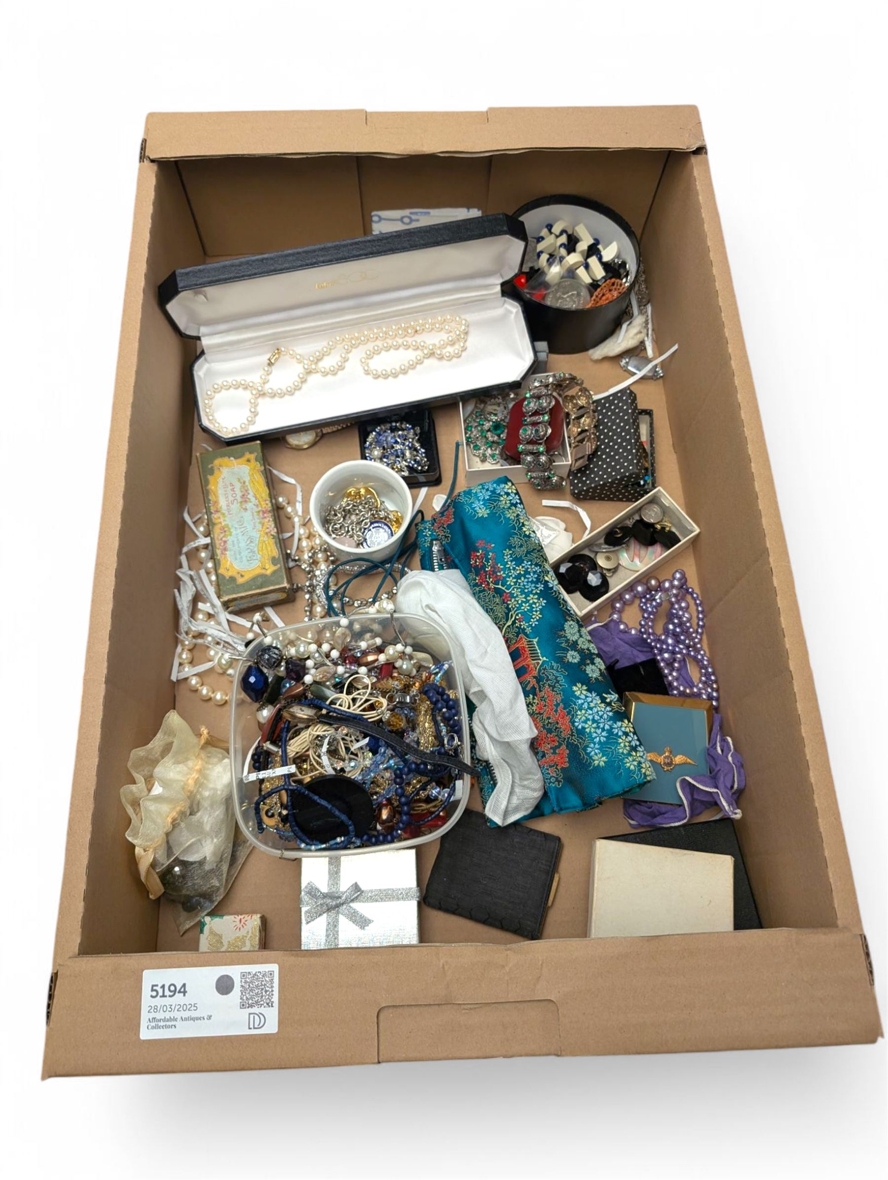 Lotus pearl necklace with 9ct gold clasp, silver jewellery and a collection of costume jewellery and compact mirrors