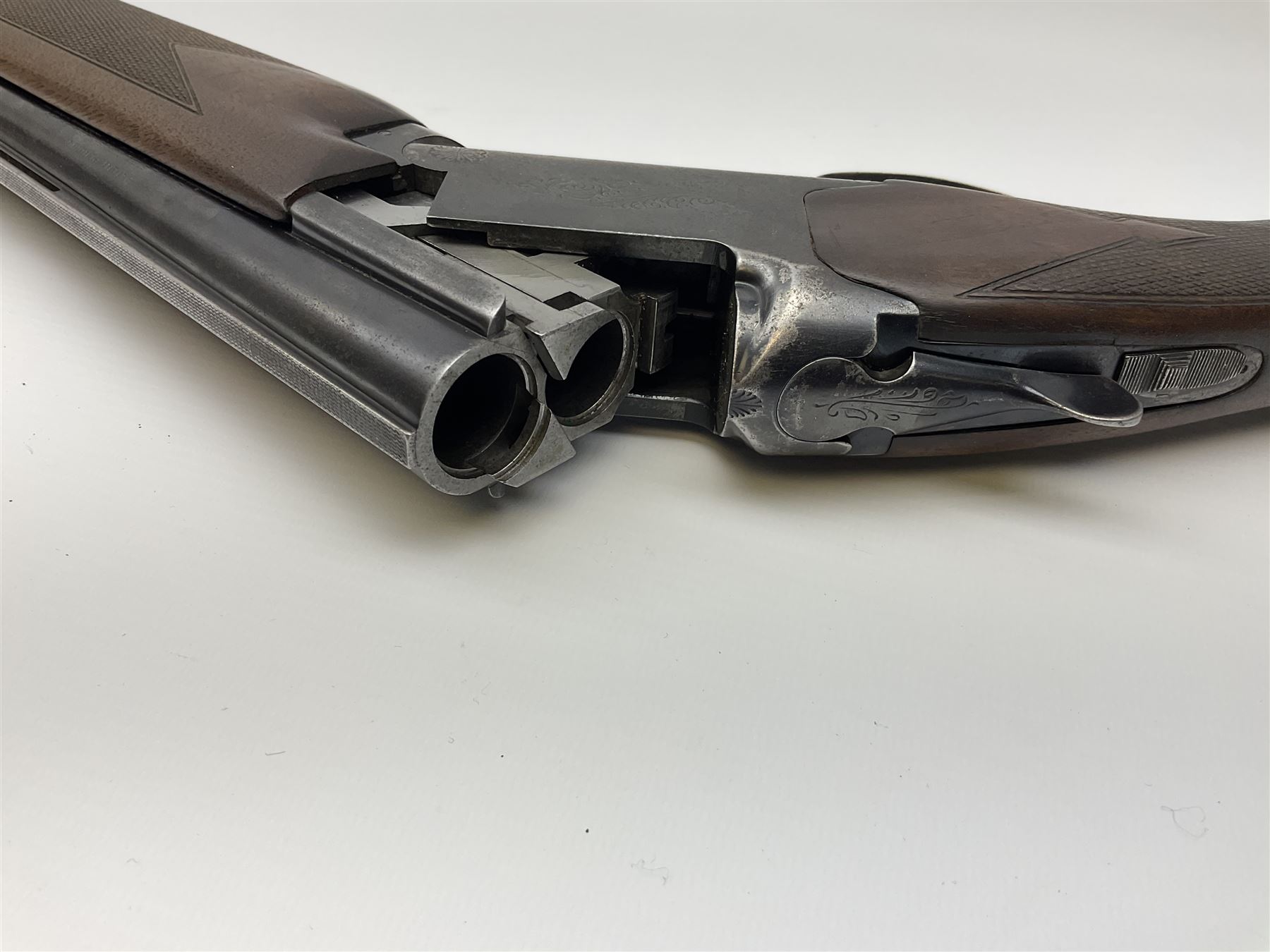 Browning B2 12-bore over-and-under double barrel boxlock ejector sporting gun, 67cm barrels with 2.75