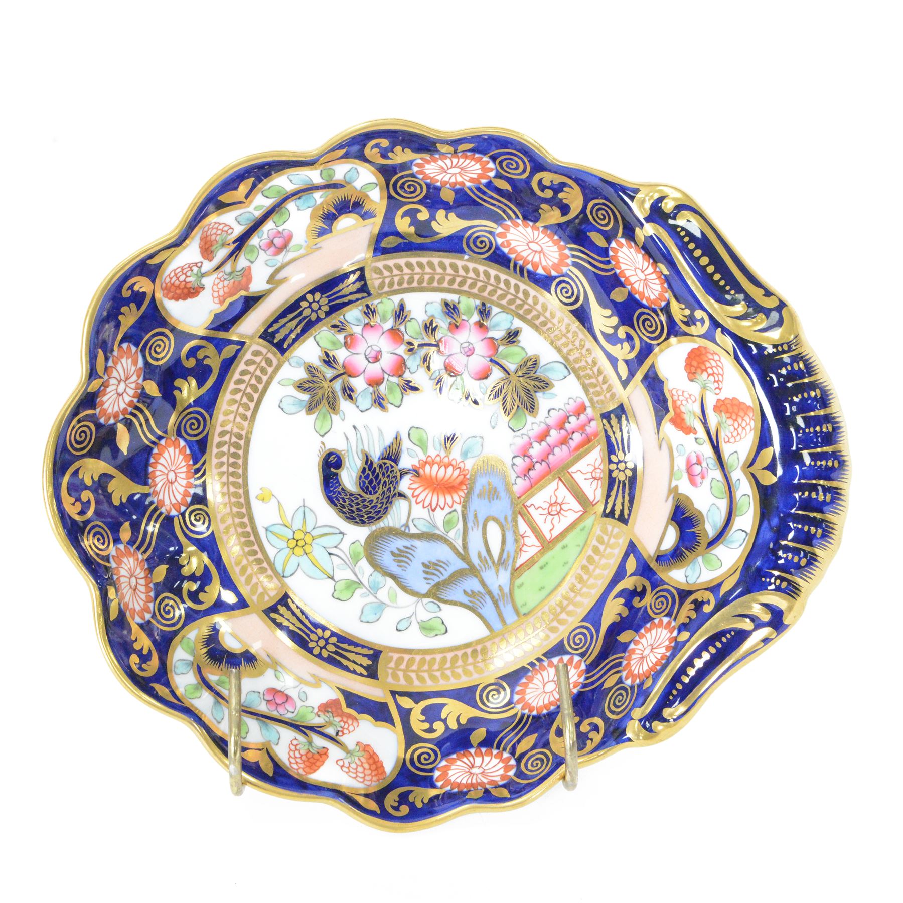 Copeland Spode Imari dish, in the form of a shell, the central panel decorated with a bird in a garden