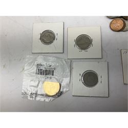 Mostly United States of America coinage, including 1828 one cent, buffalo nickels, various half dollar and dollar coins etc