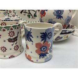 Emma Bridgewater ceramics, to include Christmas Joy Robin pattern meat platter, serving plate, bowl and two mugs, Anenome pattern jug, dinner plate, mug and three bowls, polka dot pasta bowl and two Wallflower pattern pasta bowls, largest D33.5cm