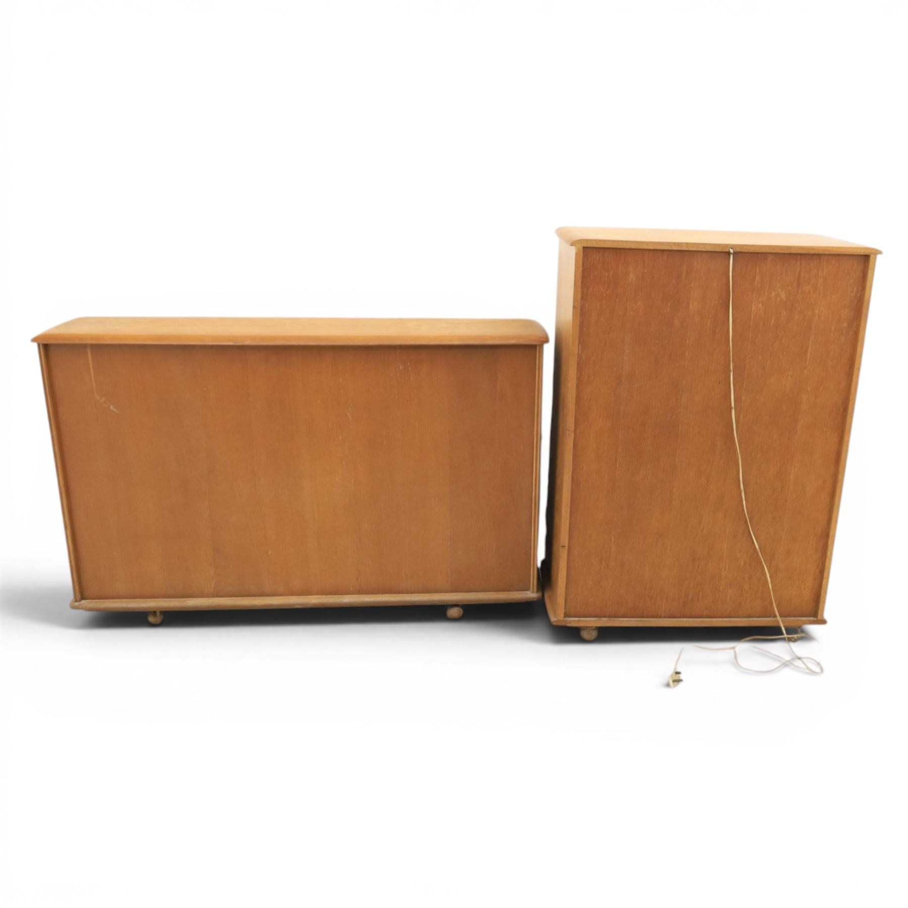Mid-20th century elm and beech drinks cabinet with fall-front, with matching low bookcase

(Cabinet H 113cm, D 42cm, W 80cm)
(Bookcase H 87cm, D 35cm, W 137cm)