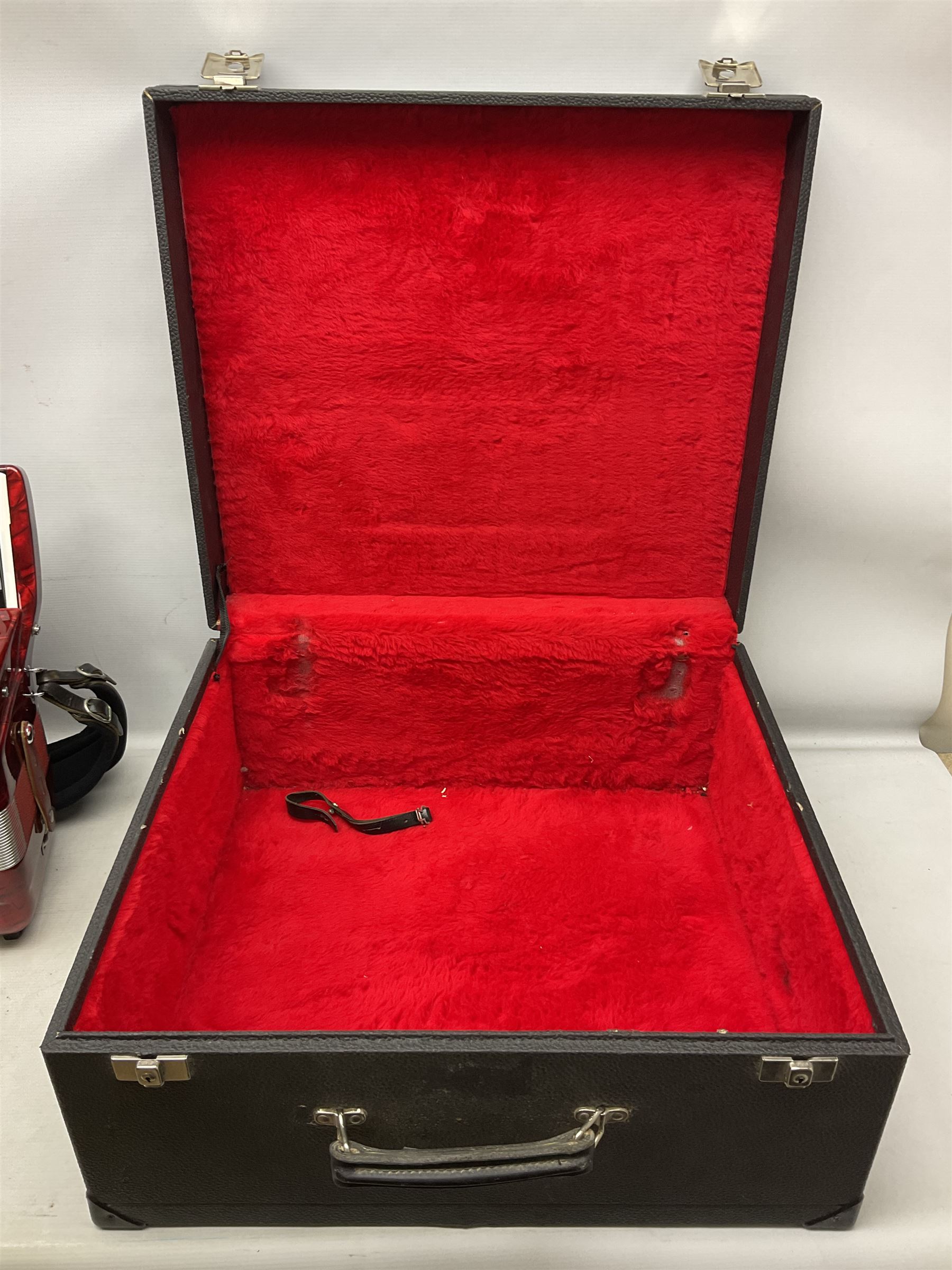 Clinkscale Crucianelli piano accordion in red pearline case with one-hundred and twenty buttons and forty-one keys L52cm; in carrying case