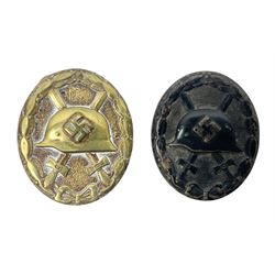 Two WW2 German wound badges, one with black finish (2)