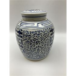 Large Chinese blue and white ginger jar and cover, H25cm. 