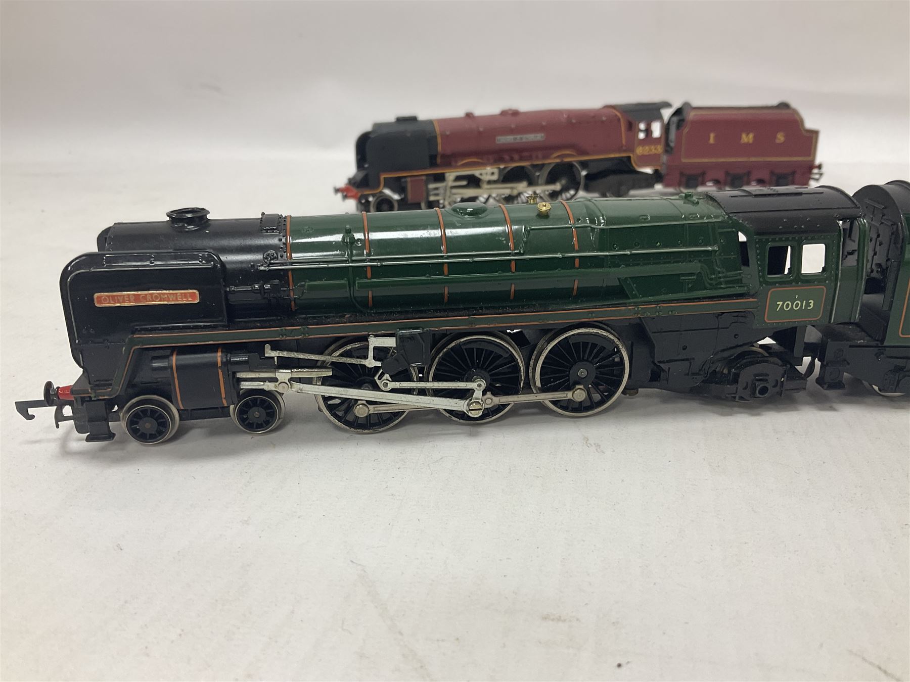 Hornby ‘00’ gauge - four steam locomotives comprising Britannia Class ‘Britannia’ 4-6-2 no.70000 in BR green; Britannia Class ‘Oliver Cromwell’ 4-6-2 no.70013 in BR green; Princess Class 4-6-2 no.6201 in LMS crimson; Coronation Class ‘Duchess of Sutherland’ 4-6-2 no.6233 in LMS crimson; one further tender (5) 