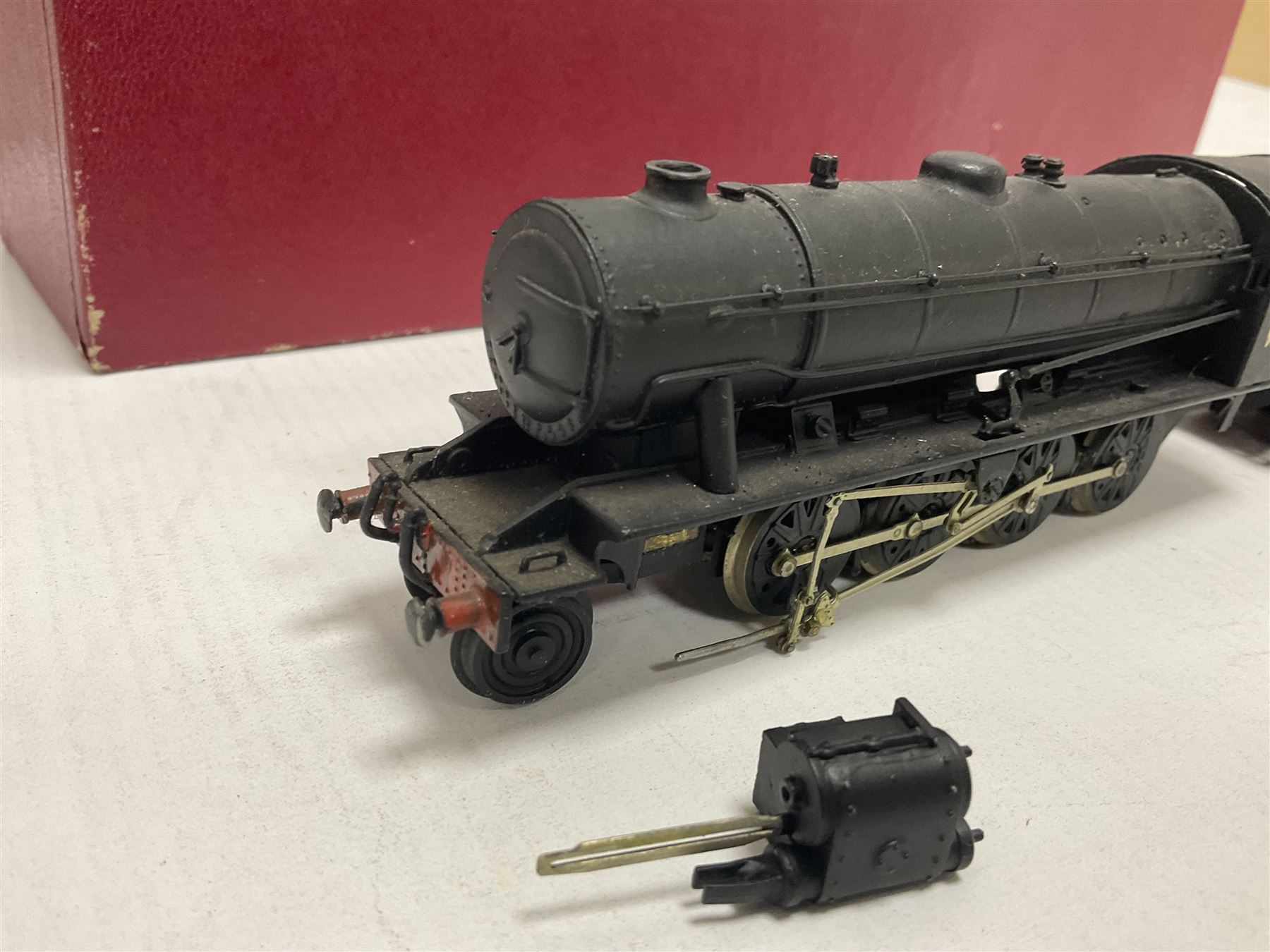 DJH Models - two ‘00’ gauge kit built model railway locomotives and tenders comprising K37 Highland Railway/LMS Castle 4-6-0 no.14685 in LMS crimson and K38 BR/WD 2-8-0 no.90124 in BR black; in original boxes 