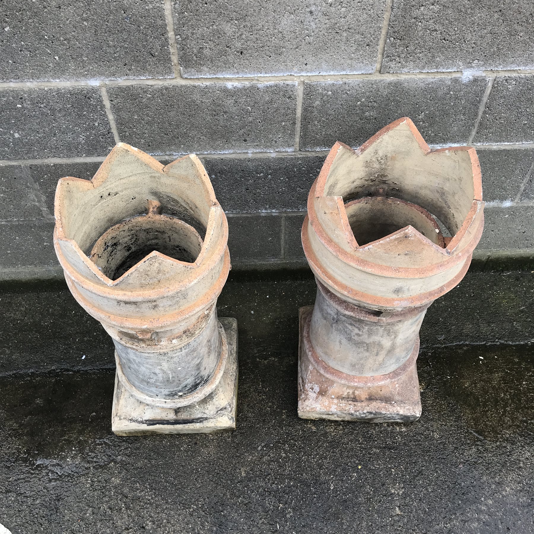 Pair crown top chimney pots, W35cm, H84cm, D34cm