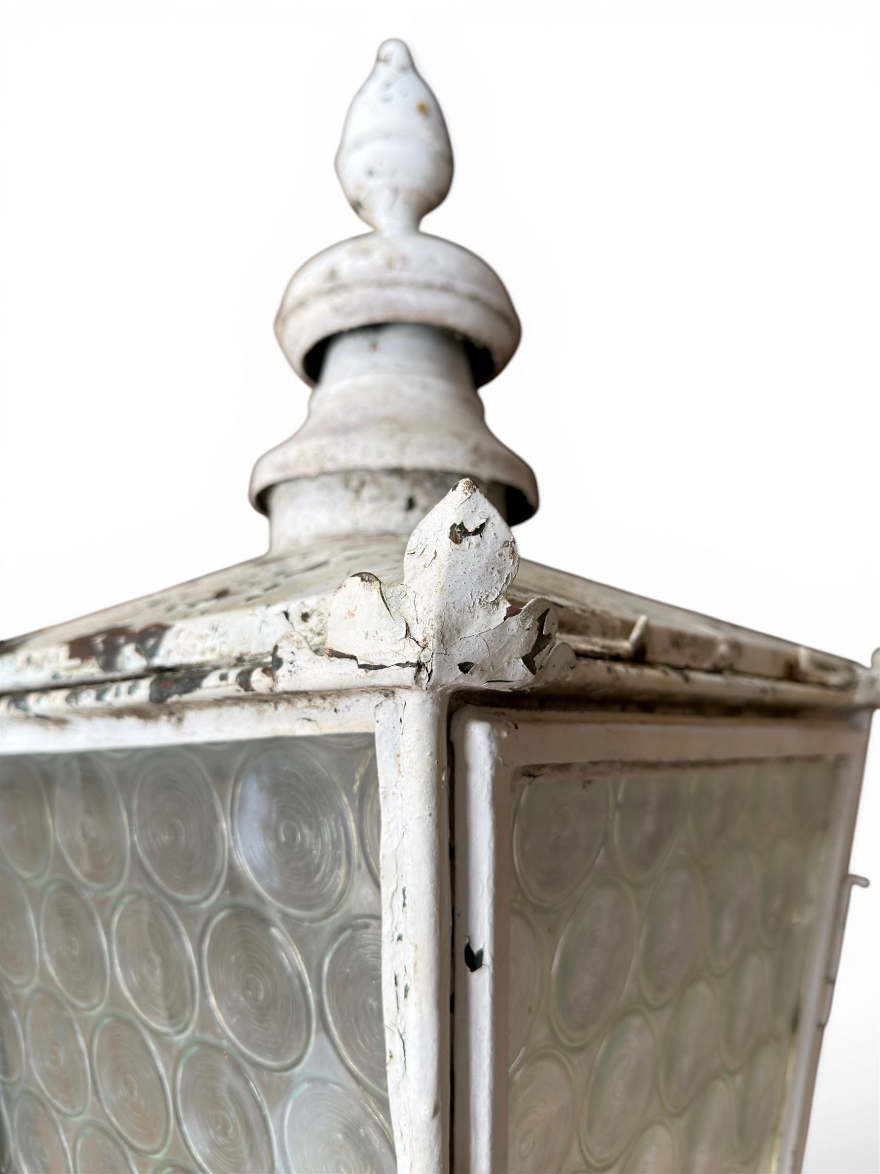 Foster & Pullen (Bradford est. 1896) - Good pair of late 19th century copper coach house or street lamps, painted in rustic white finish, with iron corner brackets, one with clear glass, the other with ring mottled glass, both converted to electricity, height with bracket 150cm