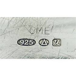 Modern silver snuff box, of rounded rectangular form, the hinged cover decorated in relief with a dog, hallmarked C M E Jewellery Ltd, Birmingham import 1994, and stamped 925, approximate weight 0.80 ozt (25 grams)