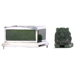 Edwardian silver and nephrite casket, of rectangular form with inset nephrite panels to sides, the removable cover surmounted with a nephrite recumbent lion, hallmarked Frank Hyams Ltd, London 1906, H9.5cm W9cm D6.5cm