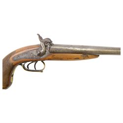 19th century double-barrelled percussion pistol the side by side barrels engraved with Arabic script, engraved with floral motifs, chequered wooden grip with engraved brass butt cap, L37CM