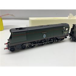 Hornby '00' gauge - Super Detail Battle of Britain Class 4-6-2 locomotive 'Tangmere' No.34067; boxed