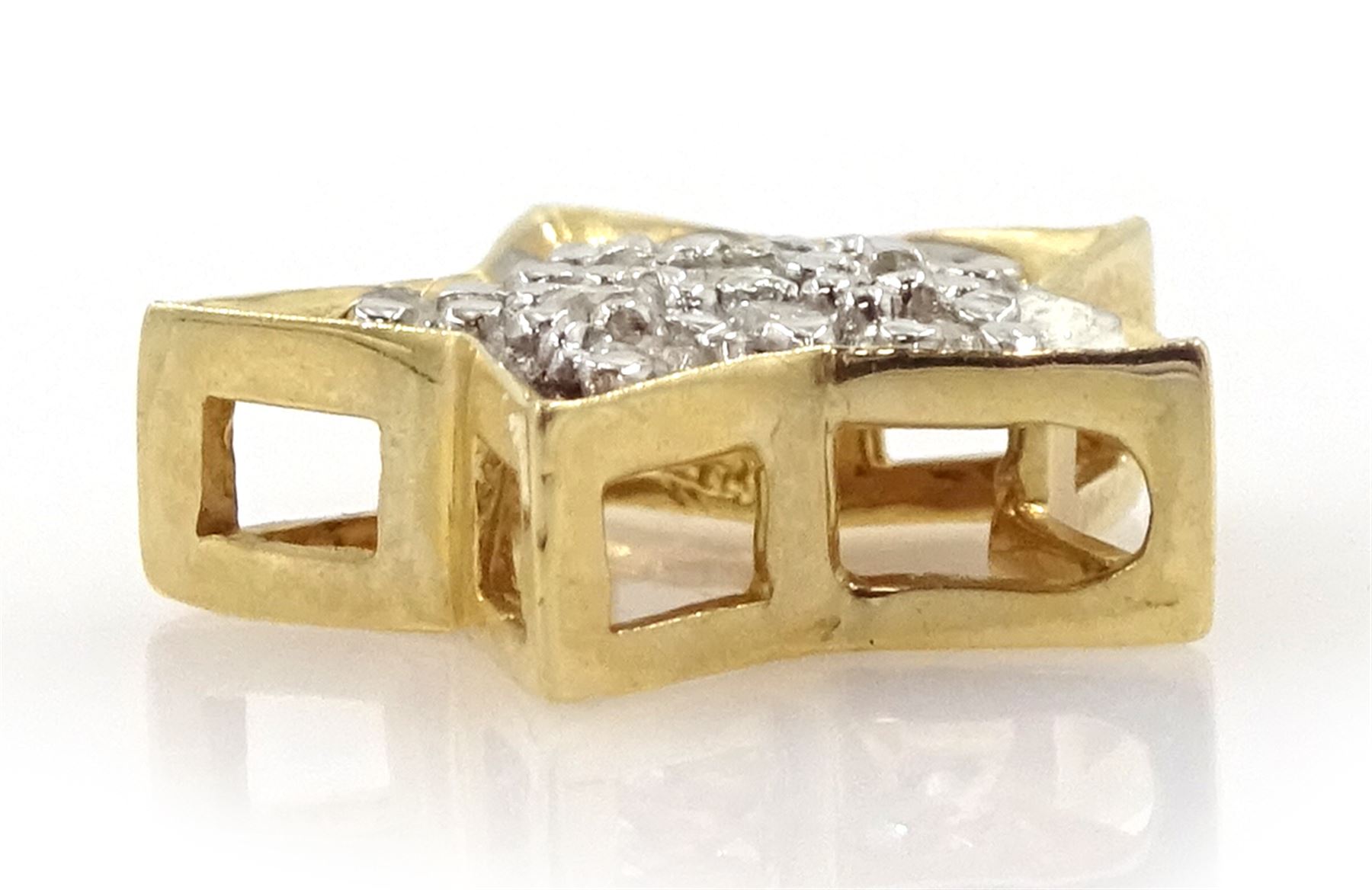 14ct gold star pendant, pave set with eleven round cut diamonds, stamped
