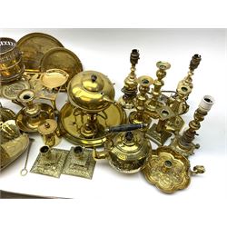 A group of assorted brassware, to include pair of lamp bases, further lamp, number of candlesticks and chamber sticks including a pair, kettles, planter, vase, trivets, etc. 