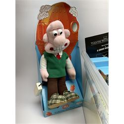 Quantity of Wallace and Gromit toys, accessories and memorabilia including soft toys, figurines, electronic ‘Talking Wallace’, car screen shades, and a quantity of Chicken Run Related merchandise, in three boxes
