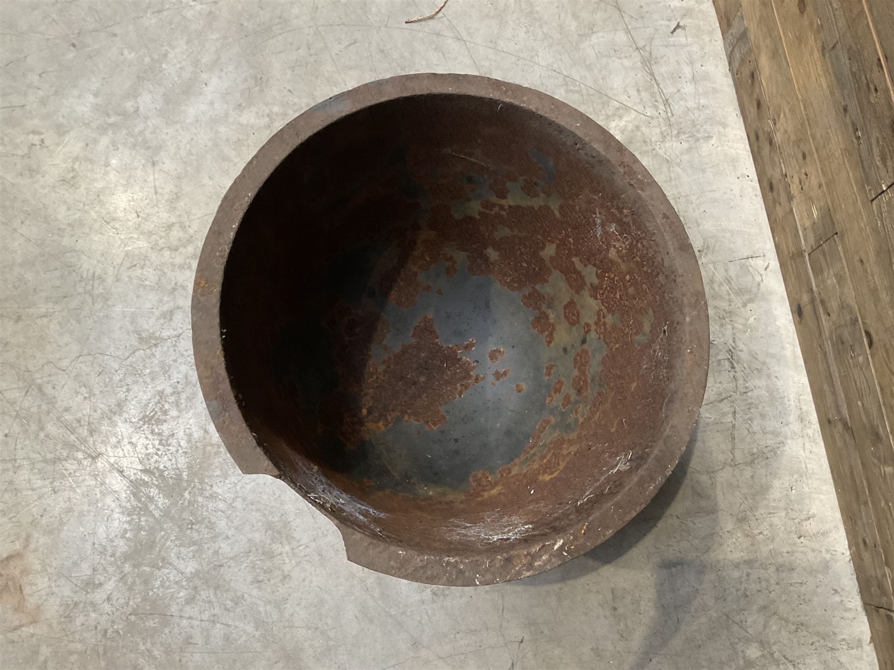 Cast iron cauldron set pot with 2 terracotta chimney pots and 2 terracotta planters,