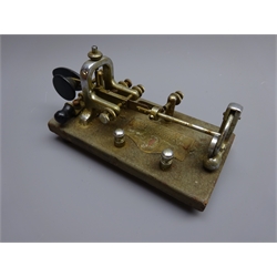 Chromed Morse Code key by Vibroplex of New York, on rectangular base with three rubber feet, L20cm, H9cm  