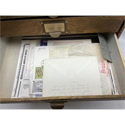 Great British and World stamps, including first day covers, small number of mint Queen Elizabeth II decimal stamps etc