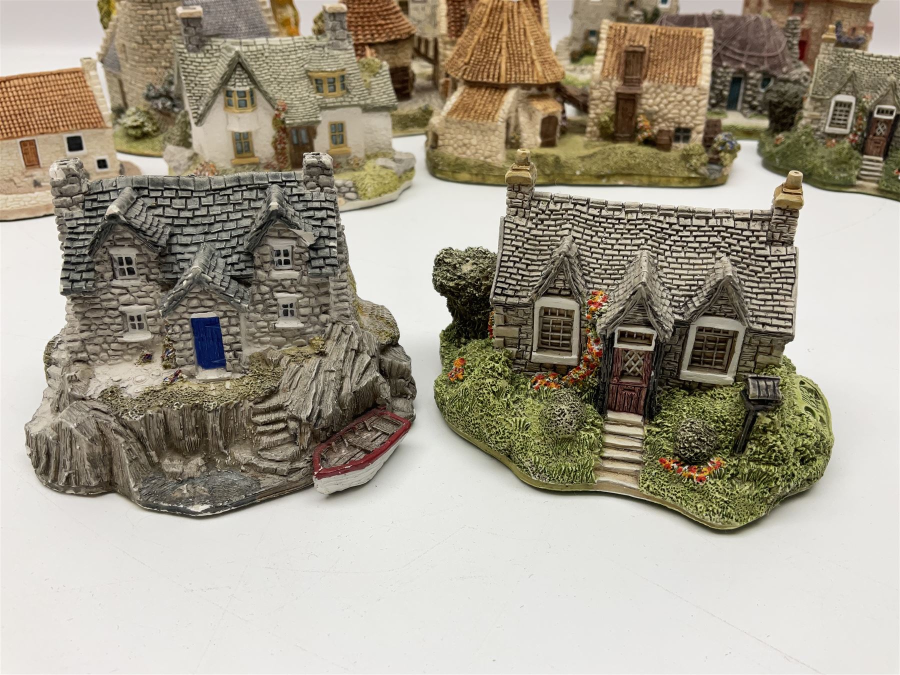 Seventeen Lilliput Lane models from the Scottish Collection