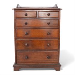 Victorian mahogany tabletop chest of drawers, of two small over three graduated drawers, H41cm