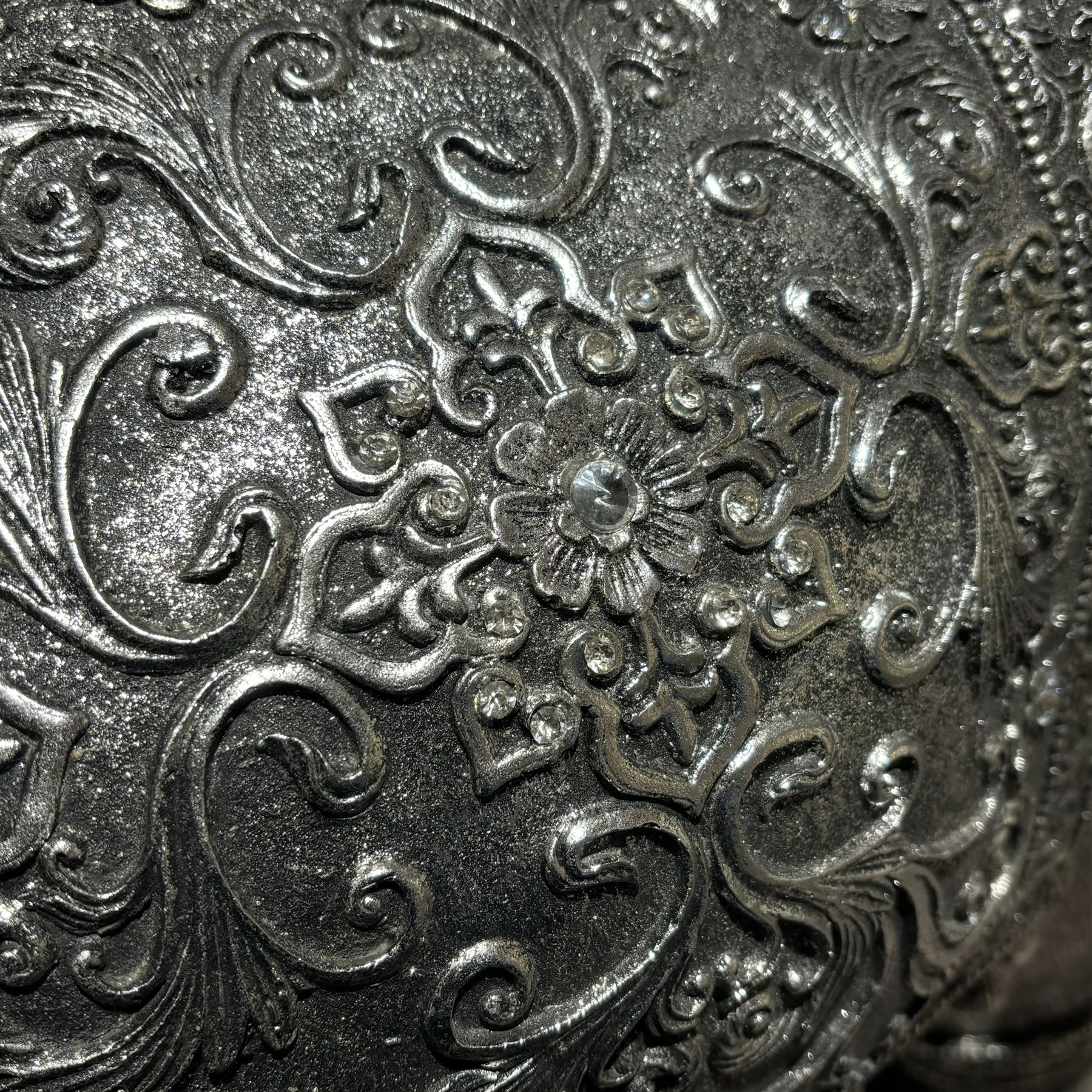 Composite figure of an indian elephant, with a silvered finish, H60cm, L80cm